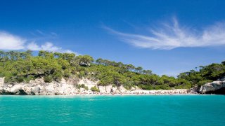 Playa de Cala Mitjana en Menorca